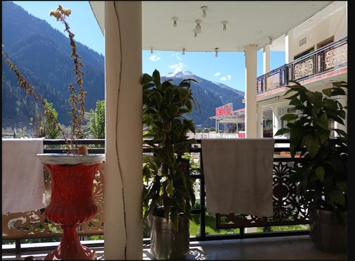 Gateway Hotel Наран Екстериор снимка
